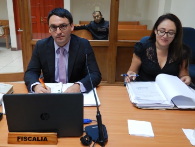 Fiscal Ricardo Castro junto a querellante Loreto Puentes