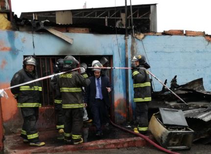 El fiscal y bomberos estuvieron en el sitio del suceso.