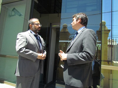El fiscal Jaime Rojas (a la izquierda) formalizó la investigación.