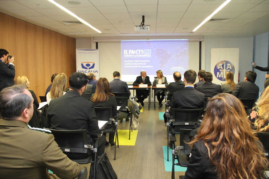 Fiscal Nacional, Jorge Abbott, y la embajadora de la Unión Europea, Stella Zervoudaki