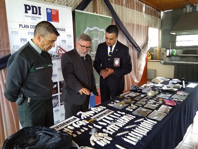 El Fiscal Regional de Tarapacá junto al jefe regional (s) de la I Región Policial Tarapacá y el jefe regional (s) de Gendarmería.