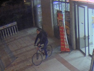 El imputado escapaba usando una bicicleta.