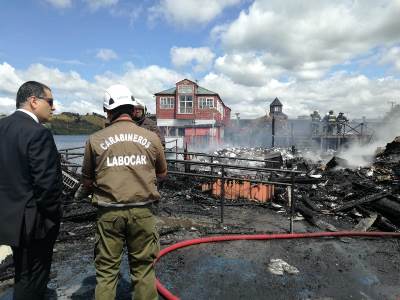 Fiscal Jefe de Castro, Enrique Canales, coordinó en terreno labor investigativa por incendio en Municipalidad de Dalcahue.