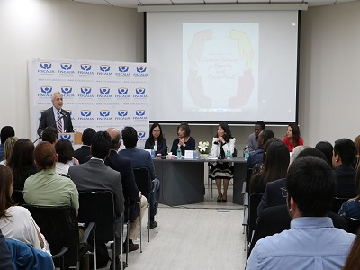 El fiscal regional, Raúl Guzmán, durante la inauguración del conversatorio.