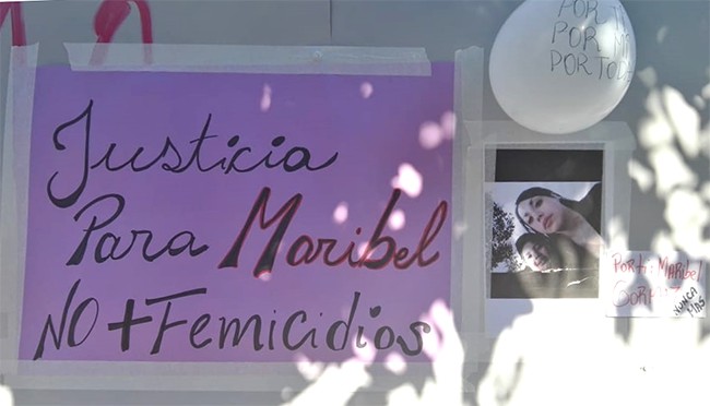 Carteles en manifestación del caso de Maribel Gormaz Ibacache 