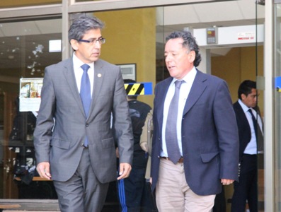 El fiscal regional, Héctor Mella, junto al fiscal del caso Alejandro Vidal a la salida del Tribunal Oral de Copiapó.