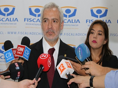 El fiscal regional metropolitano sur, Raúl Guzmán y la fiscal Paulina Díaz.