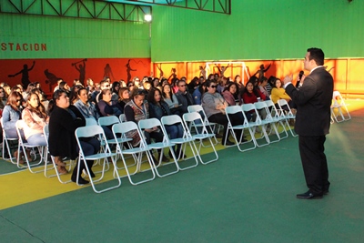 En la oportunidad el fiscal Renán Gallardo mantuvo un contacto directo y respondió las consultas de los asistentes.  