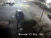 Imagen del video donde se ve que el imputado huye en la camioneta tras atropellar a la víctima.