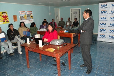 Vecinos consultaron diferentes temas a los profesionales de la Fiscalía de Illapel.