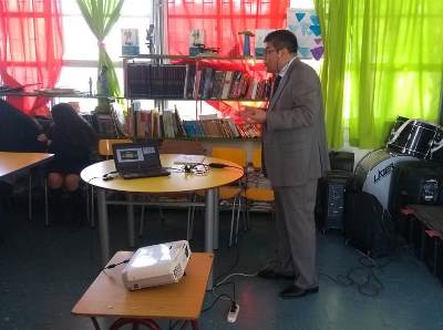 El fiscal Juan Pablo Torrejón conversó con los estudiantes.