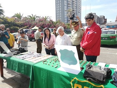 Junto a la fiscal Jóecelyn Pacheco, el intendente regional, el general de Carabineros y el gobernador de Iquique destacaron el procedimiento.