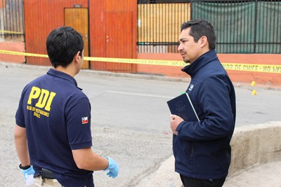 El fiscal Marco Arenas llegó al sitio del suceso junto a peritos de la PDI.