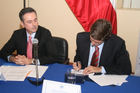 Firma convenio entre la Fiscalía de Chile y empresas de telefonía movil
