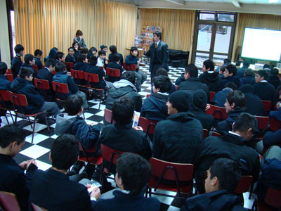 Fiscal Marcelo Cabrera expuso ante casi 100 alumnos 