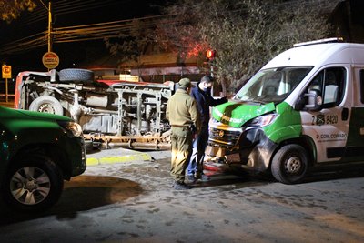 En el lugar del accidente el fiscal Sebastián Coya ordenó las diligencias investigativas del caso.