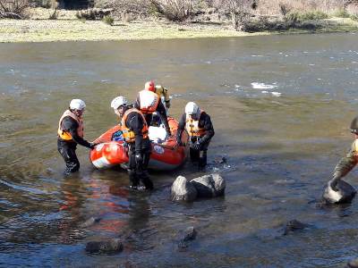 Búsqueda efectuada por voluntarios de empresa local, personal del GOPE y buzos de Carabineros y Bomberos, permitieron ubicación. (Foto: Carabineros)