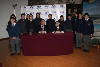 El Fiscal Regional del Maule y  el rector de la Universidad de Talca se fotografiaron con algunos Fiscales Escolares..