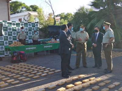 EL cargamento contenía paquetes de marihuana y de clorhidrato y pasta base de cocaína.