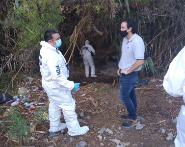 El fiscal Luis Zepeda se constituyó en el lugar del hallazgo para indagar lo ocurrido.