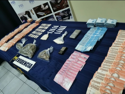 Junto a la droga se incautaron casi 6 millones de pesos en efectivo.