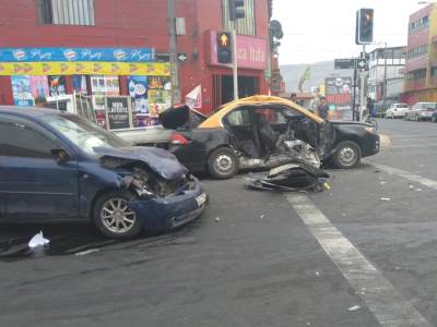 Imagen de cómo quedaron los vehículos después del choque.
