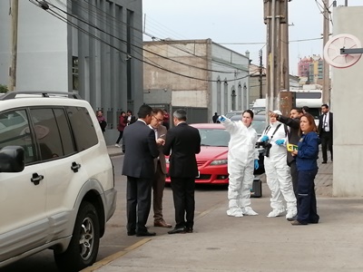 Los hechos ocurrieron frente a la Fiscalía de Iquique y a los tribunales.