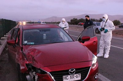 El fiscal Sebastián Coya dirigió el trabajo investigativo en el lugar del fatal accidente ocurrido esta madrugada.