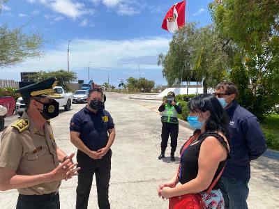 La fiscal Trinidad Steiner se reunió en el complejo fronterizo peruano de Santa Rosa con la policía peruana para coordinar el procedimiento.