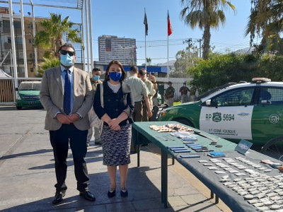 El fiscal del foco Maximiliano Mariángel, junto a la fiscal jefe de Sacfi, Paola Apablaza.