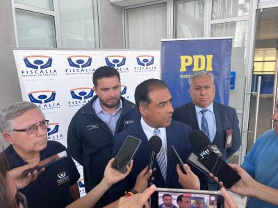 El fiscal jefe de Iquique, Eduardo Ríos, junto al Fiscal Regional, Raúl Arancibia, dieron cuenta de los resultados investigativos.