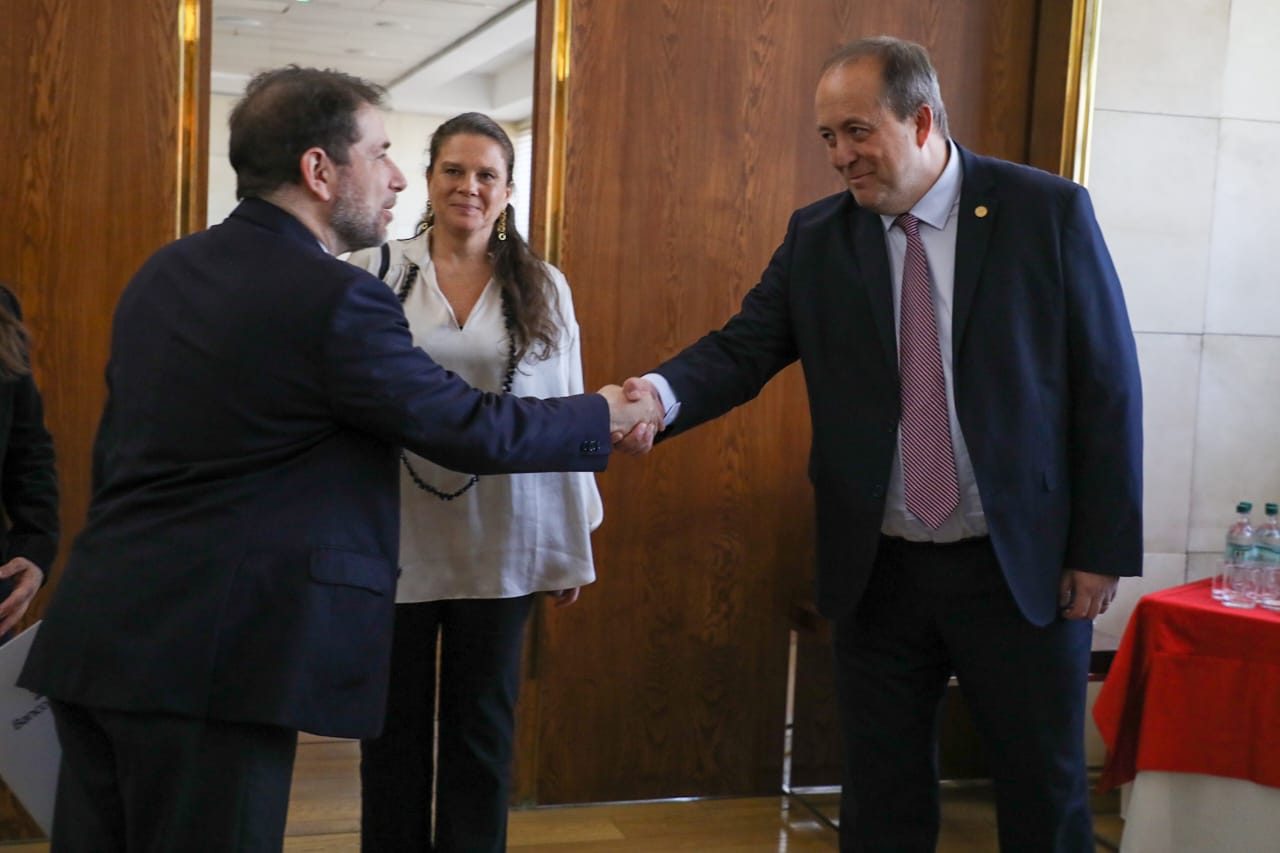 El Fiscal Nacional, Ángel Valencia junto al presidente del Banco Estado Daniel Hojman 