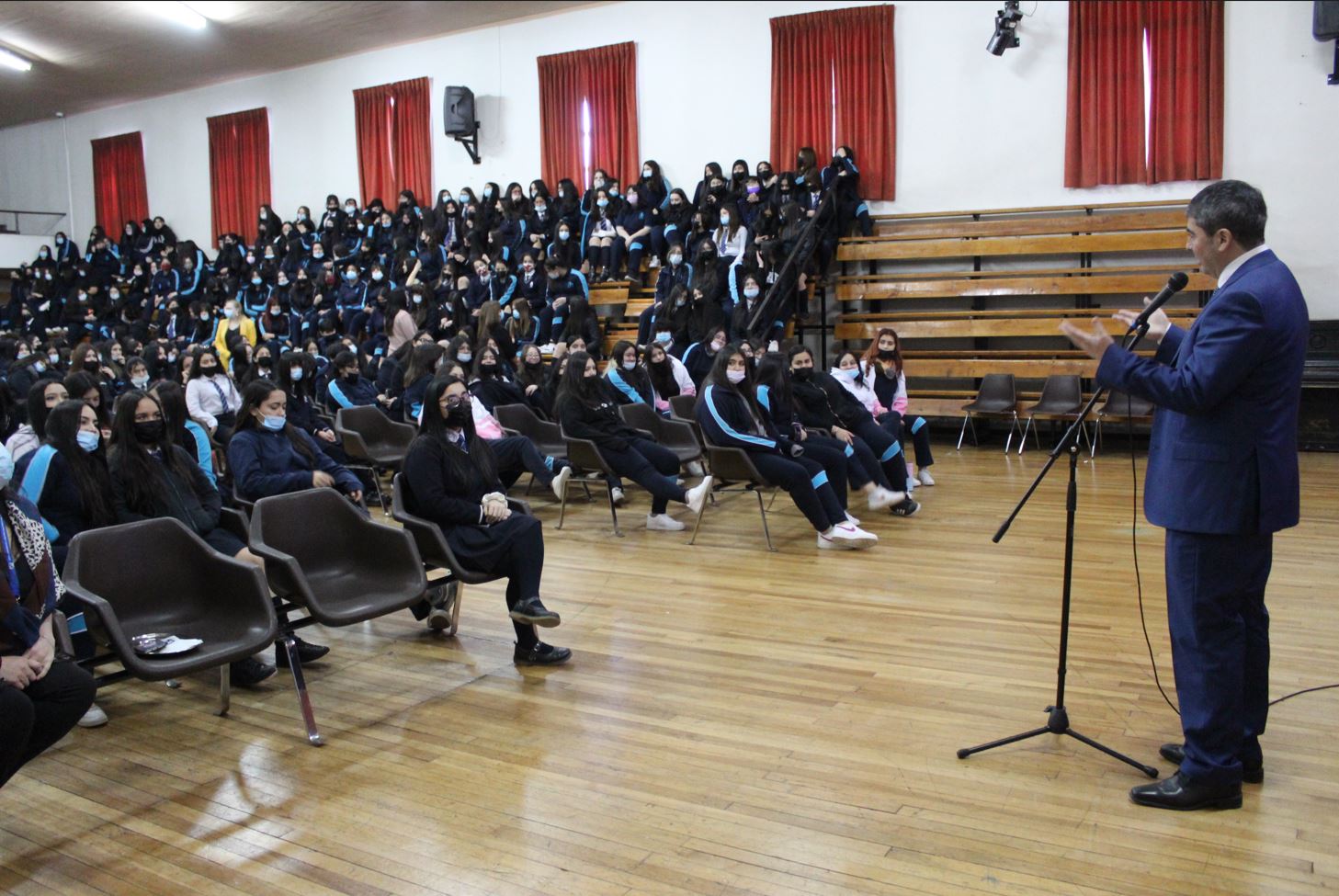 Charla a estudiantes