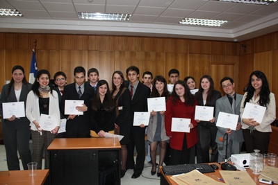 Los alumnos del Liceo Enrique Ballacey de Angol recibieron sus diplomas