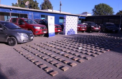 La droga era trasladada en estos vehículos, luego de ser acopiada en un domicilio en Copiapó.