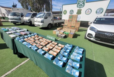 Los vehículos incautados mantenían encargo por robo en la Región Metropolitana. Imputado quedó en prisión preventiva.