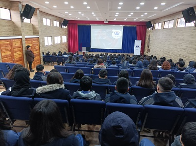 La charla abordó diferentes temas de interés para estudiantes que pronto serán responsables ante la ley.