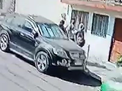 Imagen de uno de los robos que fue grabado por una cámara de seguridad.
