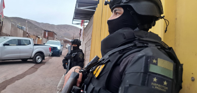 La operación incluyó allanamientos simultáneos en cinco domicilios.