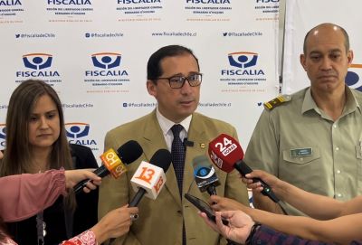 Fiscal Regional, Aquiles Cubillos, junto a la Directora Regional del SII, Claudia Zuleta y el jefe de la VI Zona de Carabineros, General Max Jiménez