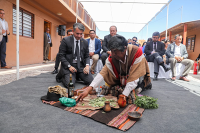 El Fiscal Regional, Juan Castro Bekios, participó en una ceremonia ancestral de "pago a la tierra".