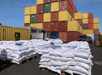 En el puerto de Iquique se incautó 216 toneladas de sustancias químicas y se detuvo a dos imputados.