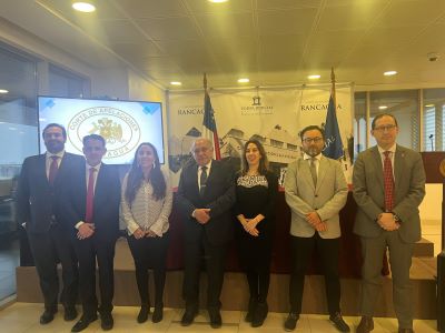 Los expositores junto a las autoridades e instituciones organizadoras.