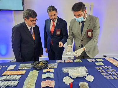 La operación permitió incautar distintas drogas.