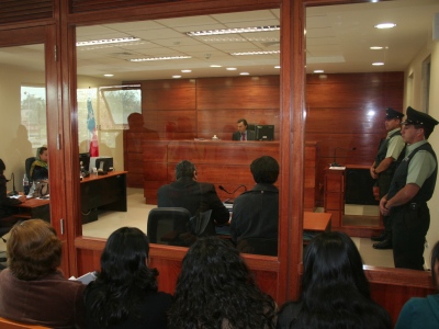 La Fiscal Erika Romero formalizó al kinesiólogo por dos delitos. El juez de Garantía, Sergio Álvarez, decretó su prisión preventiva