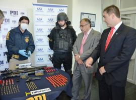 En el marco de la investigación del crimen se incautaron armas de fuego y otros elementos.