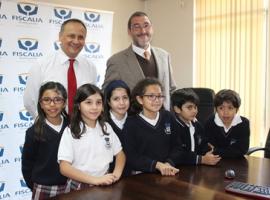 Durante la visita el fiscal regional de Atacama, Alexis Rogat Lucero; y el director ejecutivo, Luis Delgado, compartieron con los estudiantes.