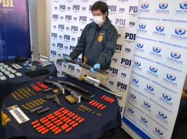 En el marco de la investigación del crimen se incautaron armas de fuego y otros elementos.