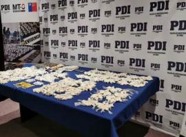 Se incautaron más de dos kilos 200 gramos de droga y sobre un millón 300 mil pesos.