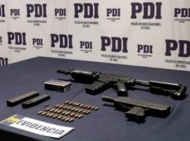El arma y las municiones encontradas en poder del imputado.